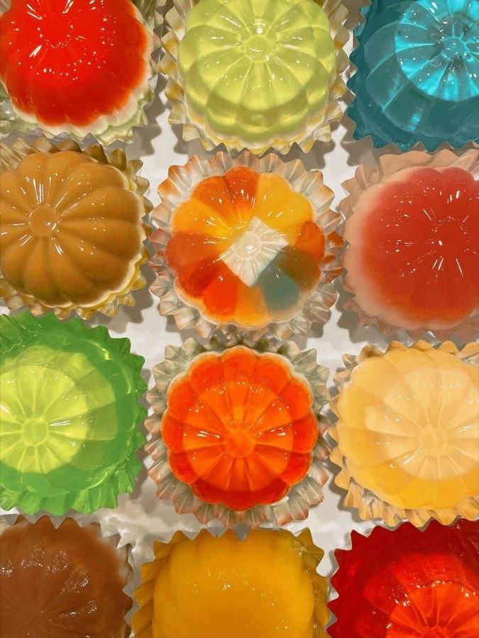 Gelatinas de colores en bandeja