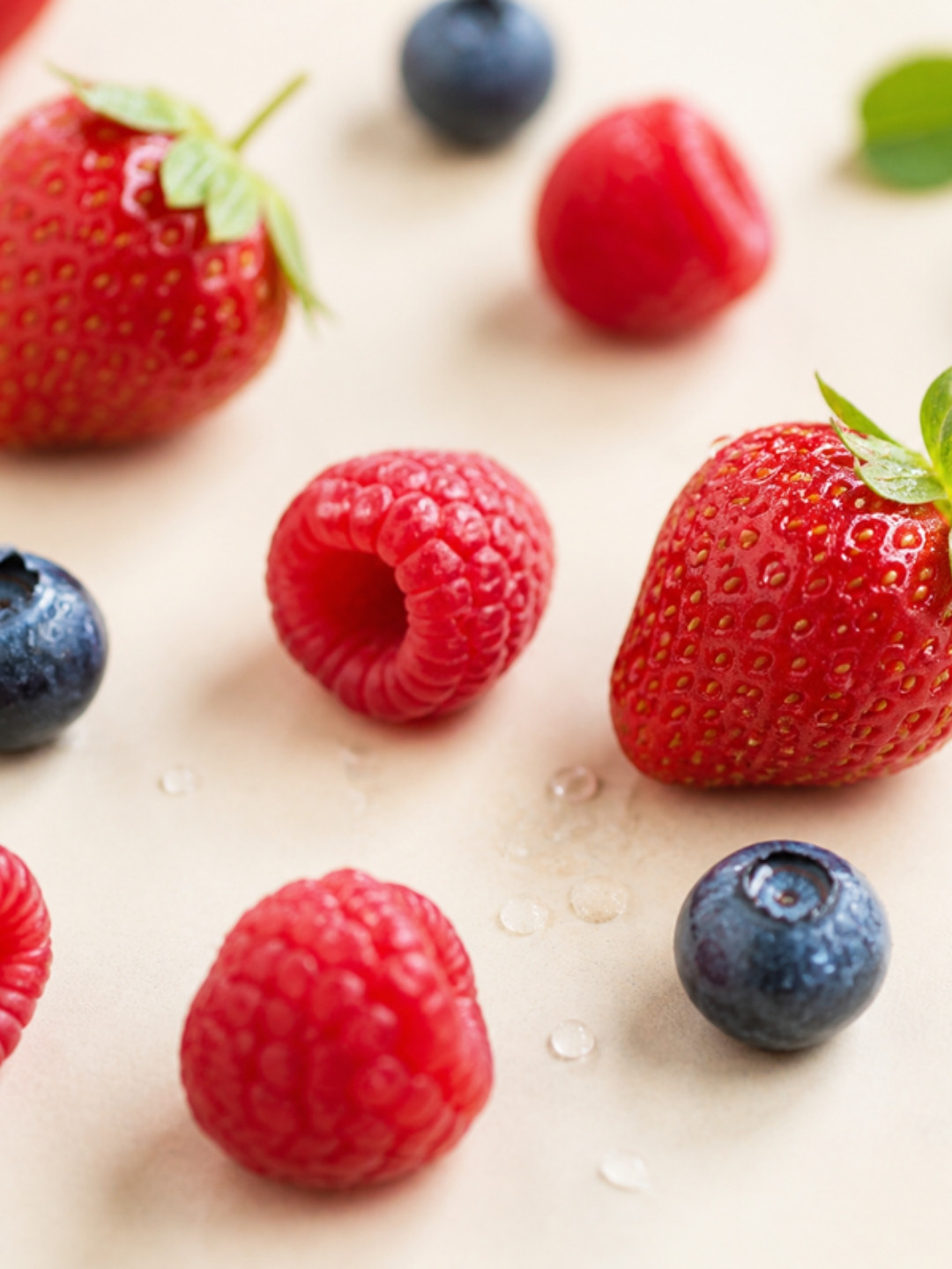 Frutillas, frambuesas y arándanos frescos